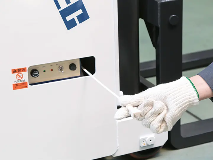 コードリール式充電器