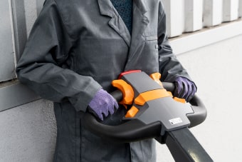Pinch accident prevention switch