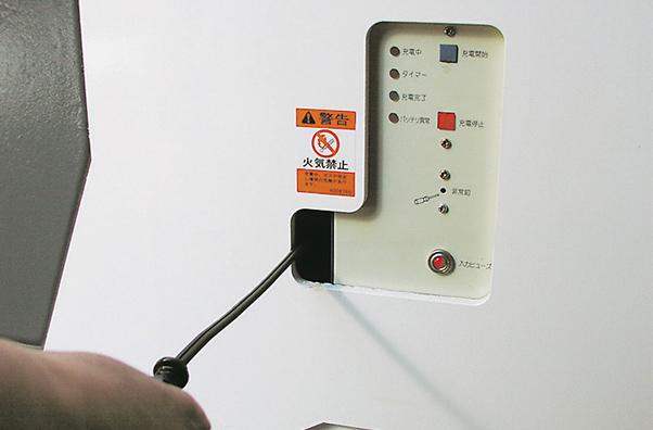 コードリール式充電器