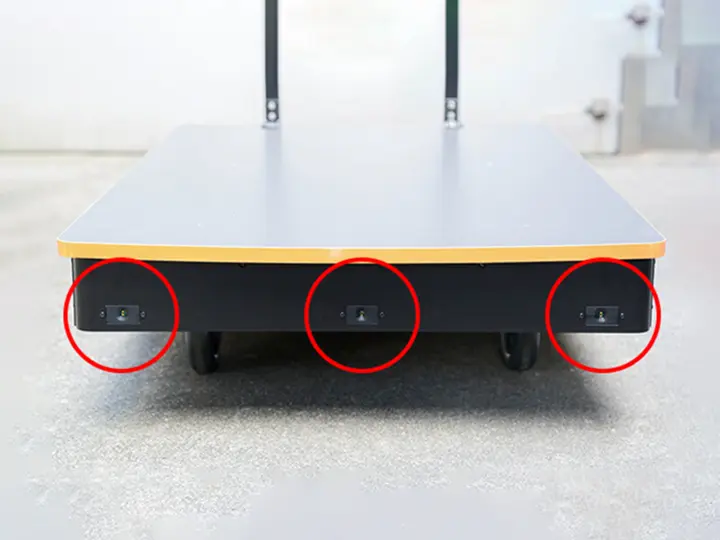 車体前部センサー（障害物センサー）