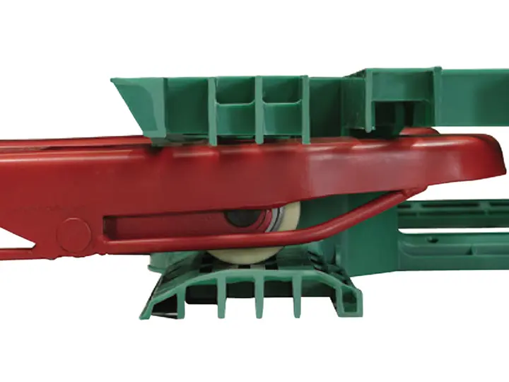 樹脂パレットにも楽々対応できるガイドスキー