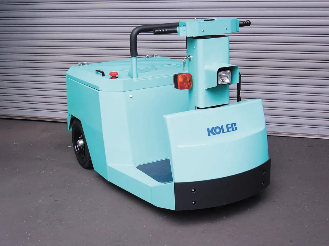 低床フロアで乗り降り簡単。立ち乗りタイプの電動牽引車。